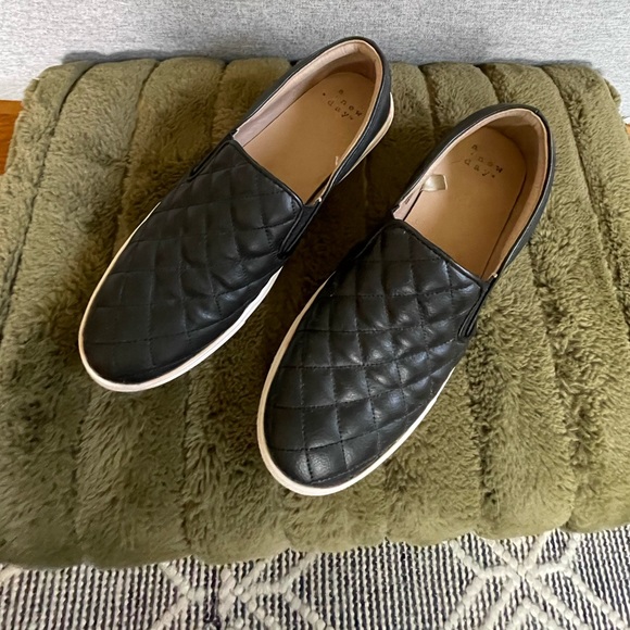 Black quilted slide on shoes - Picture 2 of 3